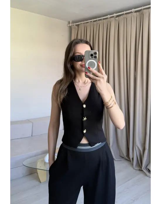Siyah Broş Düğme Detaylı Takım