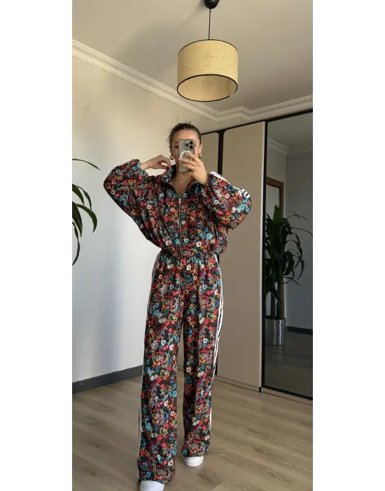 Çiçek Desenli Eşofman Takımı