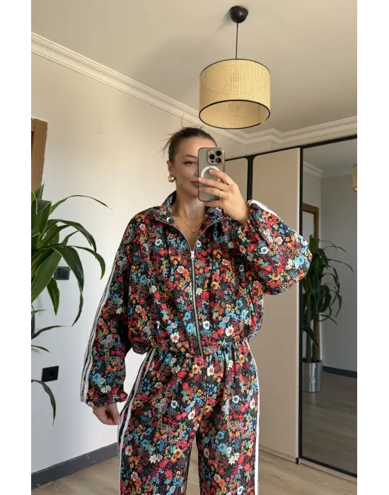 Çiçek Desenli Eşofman Takımı