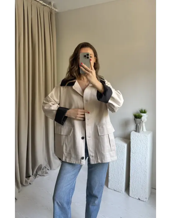 Krem Yaka Detaylı Parka