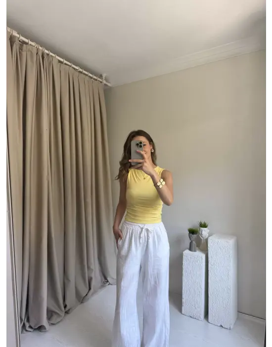 Sarı Kolsuz Yan Büzgülü Bluz