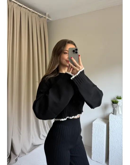 Siyah Dikiş Detaylı Triko Takım