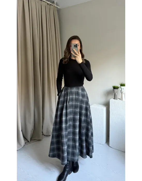Siyah Ekose Deri Detaylı Etek