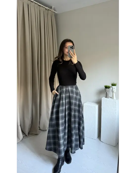 Siyah Ekose Deri Detaylı Etek