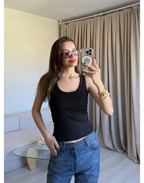 Siyah Geniş Yaka Kaşkorse Atlet