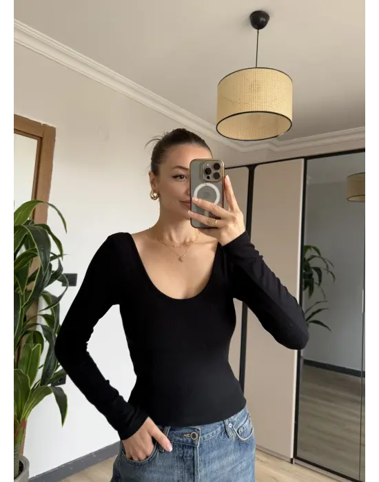 Siyah Göğüs Pedli Toparlayıcı Bluz
