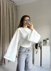 Beyaz Belden Oturtmalı Yarasa Kol Bluz