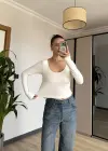 Beyaz Göğüs Pedli Toparlayıcı Bluz