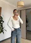 Beyaz Göğüs Pedli Toparlayıcı Bluz