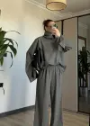 Dik Yaka Çizgili Gömlek Pantolon Takım
