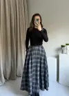 Siyah Ekose Deri Detaylı Etek