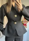 Siyah Vatkalı Düğme Detay Takım