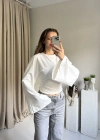 Beyaz Belden Oturtmalı Yarasa Kol Bluz