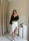 Beyaz İçi Şortlu Asimetrik Kesim Etek