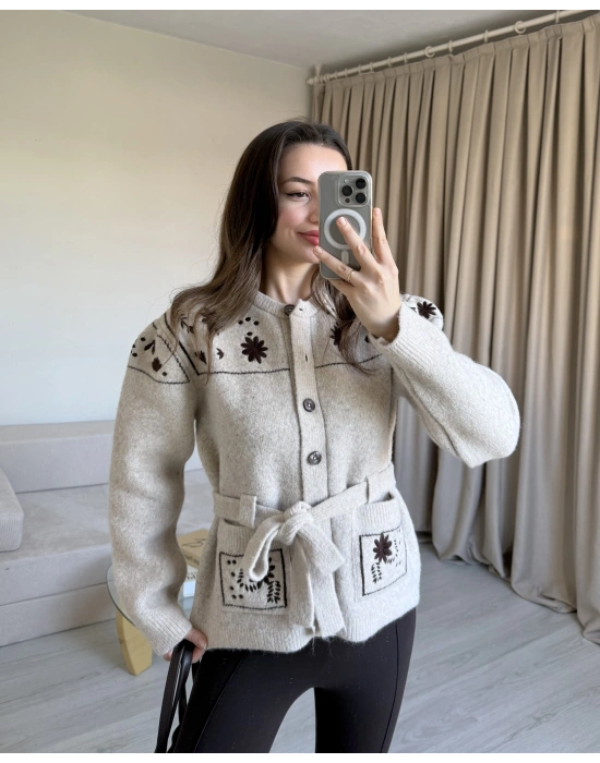 Krem İşlemeli Yün Ceket