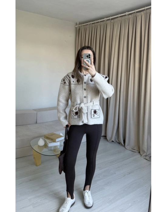 Krem İşlemeli Yün Ceket