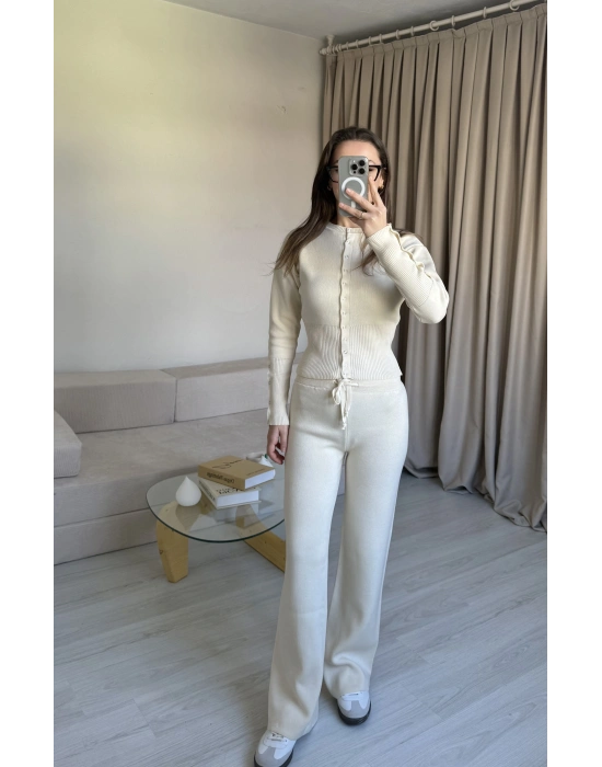 Krem Çıtçıtlı Triko Takım