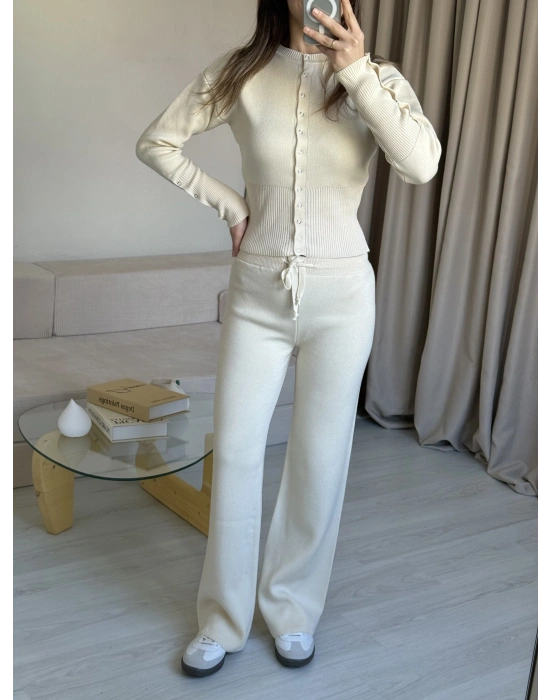 Krem Çıtçıtlı Triko Takım