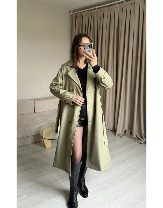 Yeşil Düğme Detaylı Uzun Trençkot