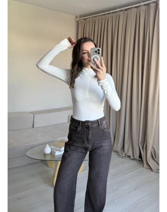Beyaz Yarım Fermuarlı Bodysuit