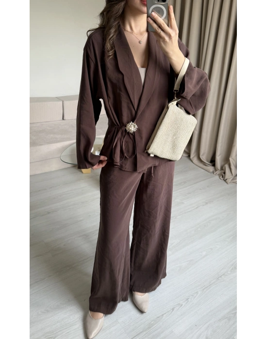 Kahve Broşlu Pantolon Takım