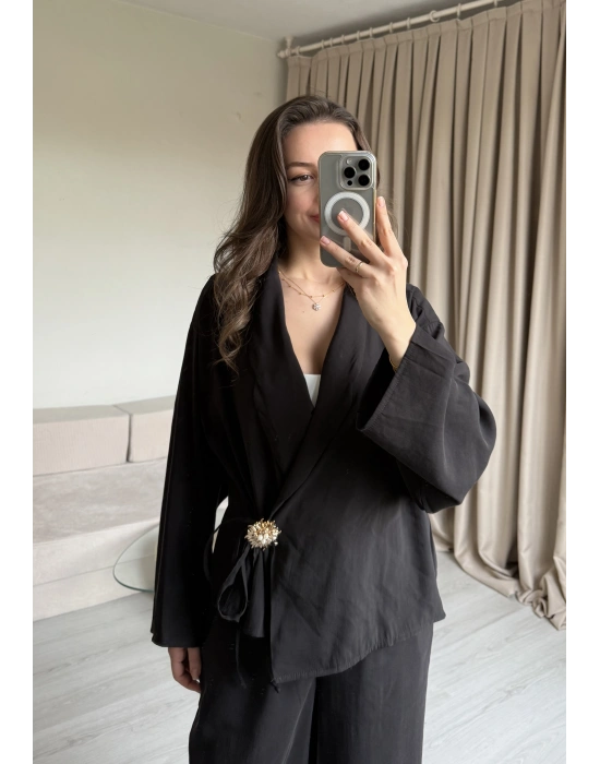 Siyah Broşlu Pantolon Takımm