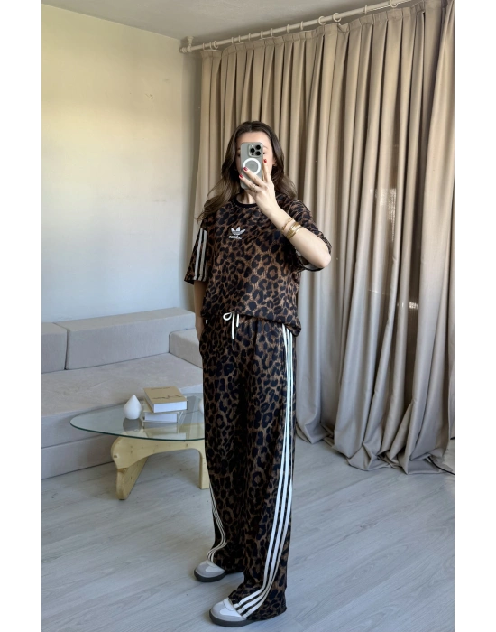 Çizgi Detaylı Leopar Eşofman Takımı