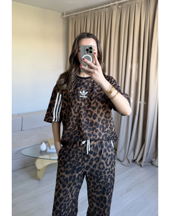 Çizgi Detaylı Leopar Eşofman Takımı
