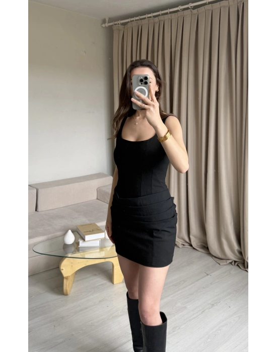 Siyah Sırt Bağcıklı Elbise