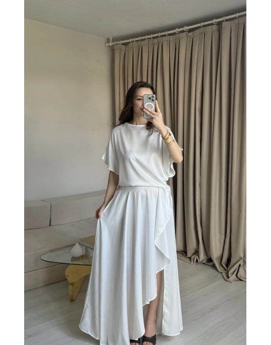 Beyaz Yırtmaçlı Saten Elbise