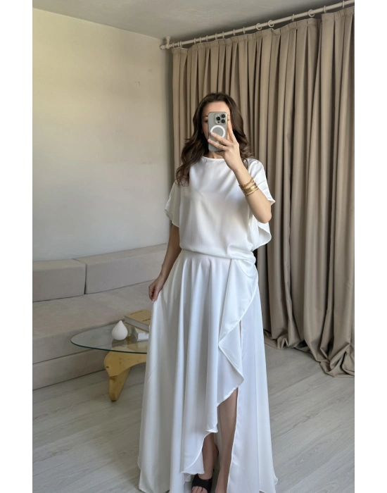 Beyaz Yırtmaçlı Saten Elbise