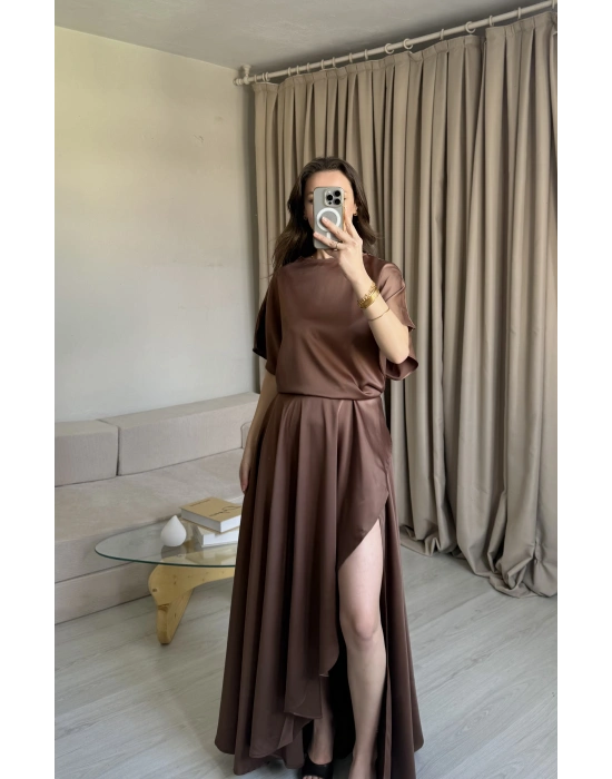 Kahve Yırtmaçlı Saten Elbise