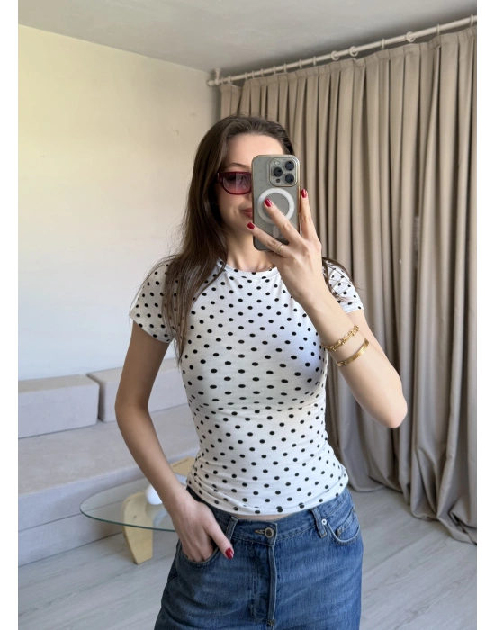 Beyaz Puantiyeli Basic Kısa Kol Bluz