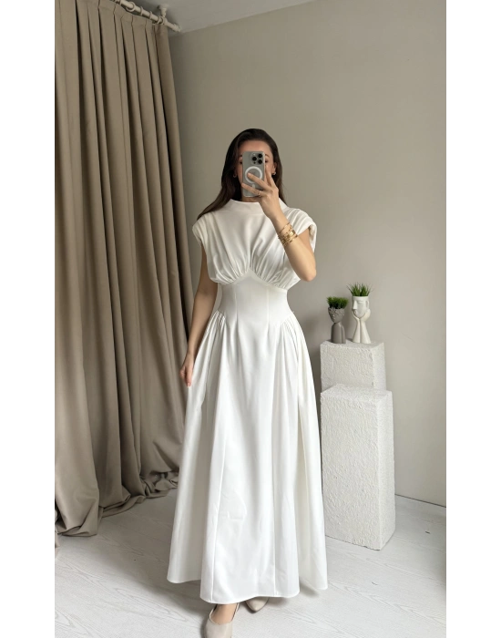 Beyaz Bel Detaylı Vatkalı Elbise