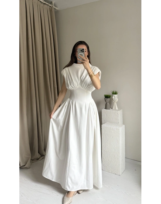 Beyaz Bel Detaylı Vatkalı Elbise