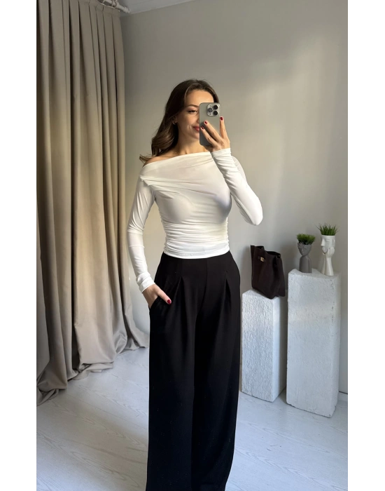 Beyaz Büzgülü Düşük Omuz Bluz