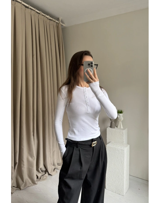 Beyaz Çıtçıtlı Kaşkorse Bluz