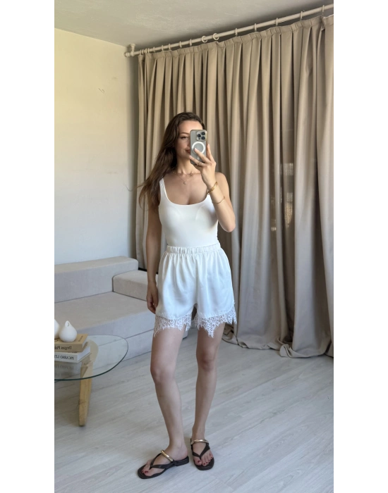 Beyaz Dantel Saten Şort