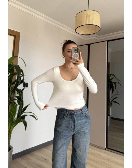 Beyaz Göğüs Pedli Toparlayıcı Bluz