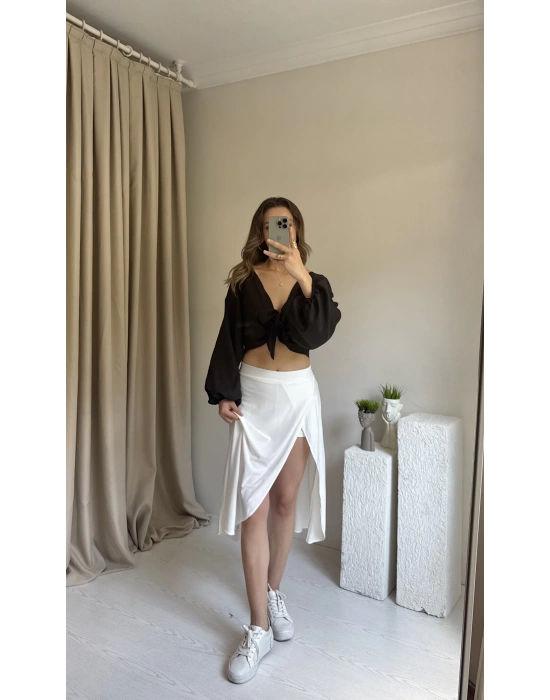 Beyaz İçi Şortlu Asimetrik Kesim Etek