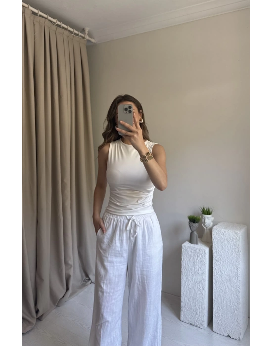 Beyaz Kolsuz Yan Büzgülü Bluz