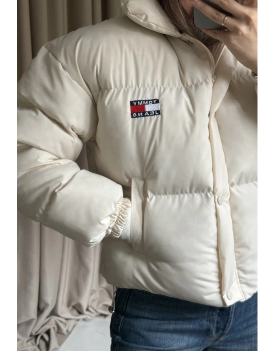 Beyaz Marka Puffer Mont