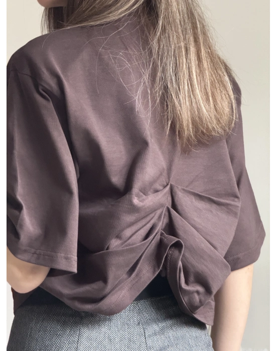 Kahve Vatkalı Sırt Detaylı Tshirt