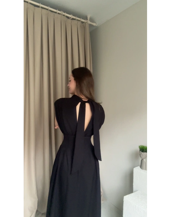 Siyah Bel Detaylı Vatkalı Elbise