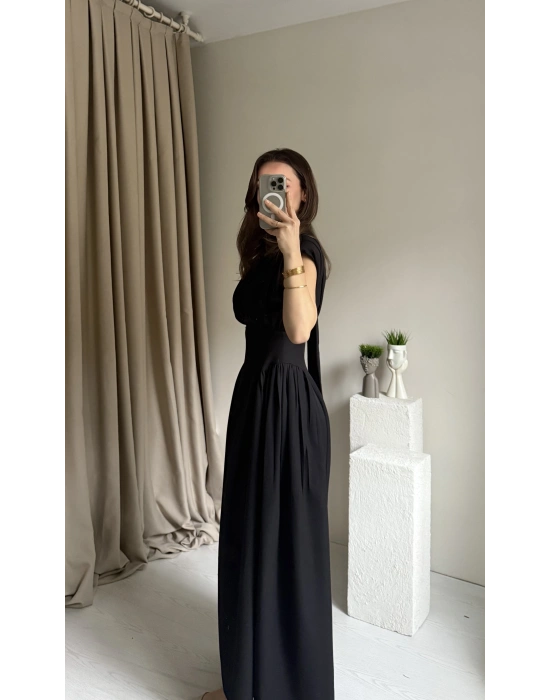 Siyah Bel Detaylı Vatkalı Elbise