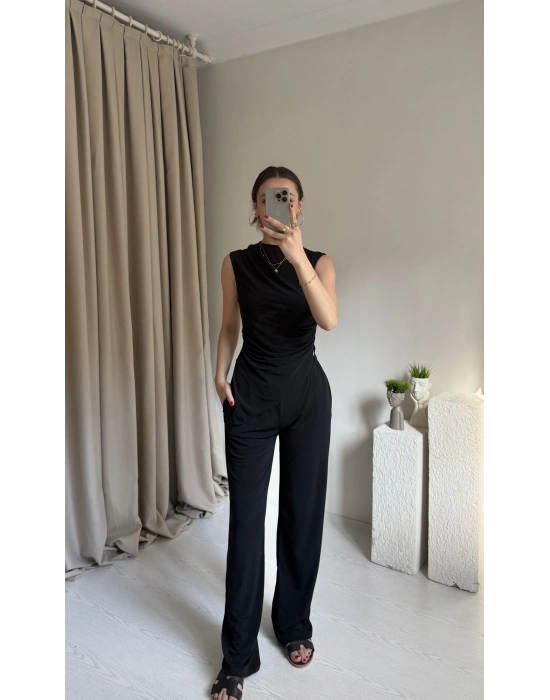 Siyah Büzgülü Asimetrik Kesim Takım