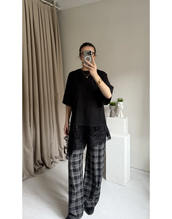 Siyah Dantel Detay Tshirt