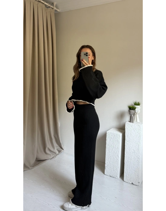 Siyah Dikiş Detaylı Triko Takım