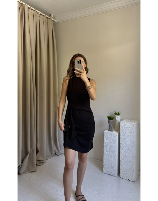 Siyah Düğüm Detaylı Kolsuz Elbise