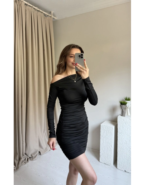 Siyah Düşük Omuz Sık Büzgülü Elbise